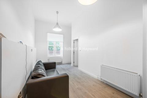 3 bedroom apartment to rent, Crescent Road London N8