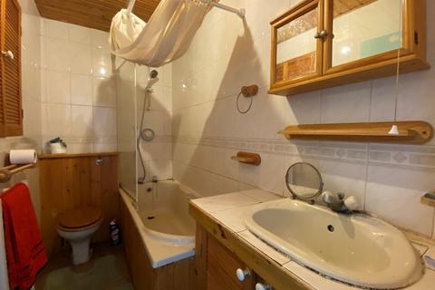 12 Camellia Mount, Bradford, BD7 2TQ