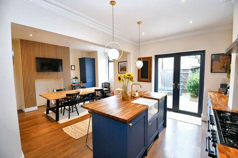 49 Duffield Road, Salford, M6 7RE