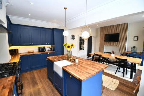 49 Duffield Road, Salford, M6 7RE