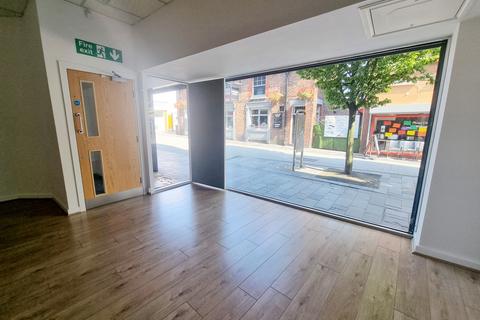 Shop to rent, Barrow Street, St. Helens, WA10