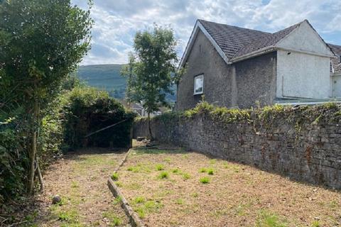 3 bedroom end of terrace house for sale, Gurnos Road, Ystalyfera.