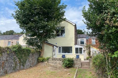 3 bedroom end of terrace house for sale, Gurnos Road, Ystalyfera.