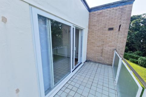 2 bedroom flat to rent, Broadstone