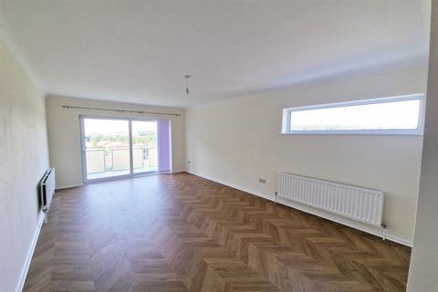 2 bedroom flat to rent, Broadstone