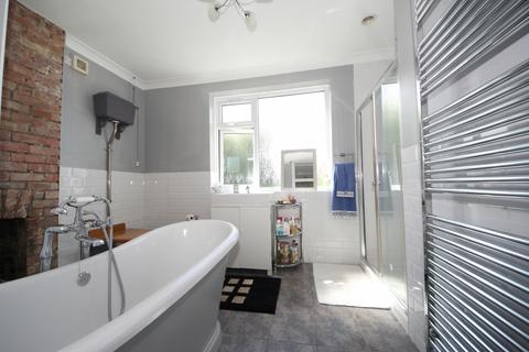 4 bedroom semi-detached house to rent, Ridge Avenue, Winchmore Hill N21