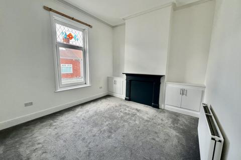 2 bedroom terraced house to rent, Ocean Road South, Grangetown