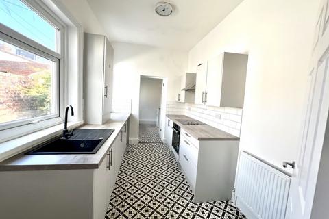 2 bedroom terraced house to rent, Ocean Road South, Grangetown