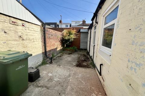 2 bedroom terraced house to rent, Ocean Road South, Grangetown