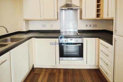 2 bedroom flat to rent, The Junction, Slough