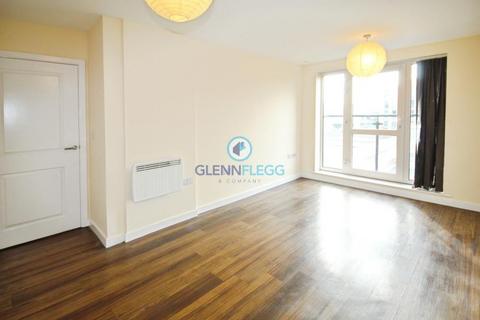 2 bedroom flat to rent, The Junction, Slough