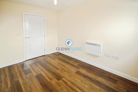 2 bedroom flat to rent, The Junction, Slough