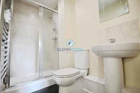2 bedroom flat to rent, The Junction, Slough