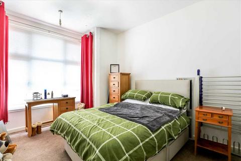 12 Bowling Green Avenue, Kettering, NN15 7QJ