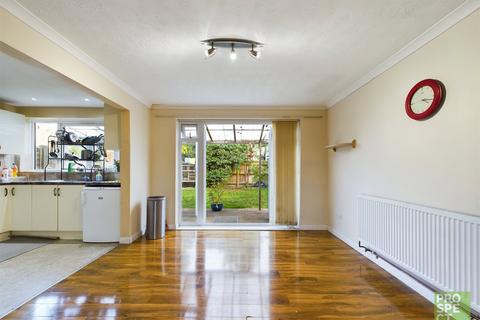 4 bedroom semi-detached house for sale, Reynards Close, Winnersh, Wokingham, Berkshire, RG41