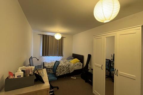 2 bedroom flat to rent, Denmark Road, Manchester M15