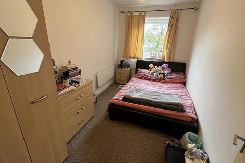 2 bedroom flat to rent, Denmark Road, Manchester M15