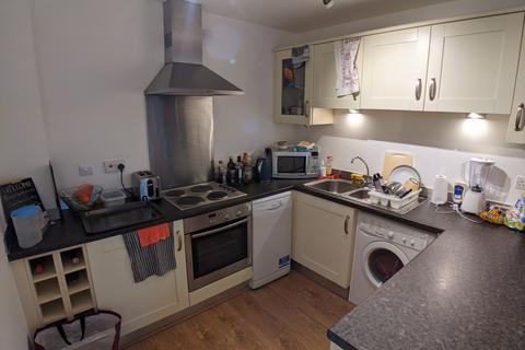 2 bedroom flat to rent, Denmark Road, Manchester M15