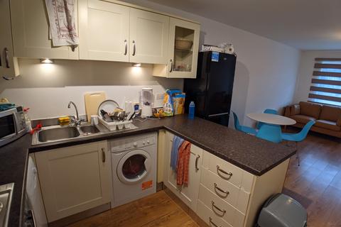 2 bedroom flat to rent, Denmark Road, Manchester M15