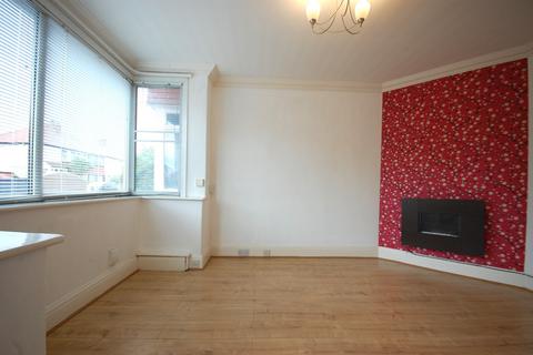 2 bedroom terraced house to rent, Ivy Avenue, Blackpool FY4