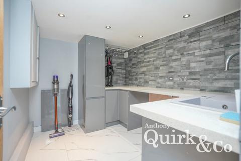 4 bedroom detached bungalow for sale, Zider Pass, Canvey Island, SS8