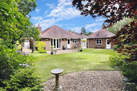 4 Emerald Close, Ashley Heath, Ringwood, BH24 2EW