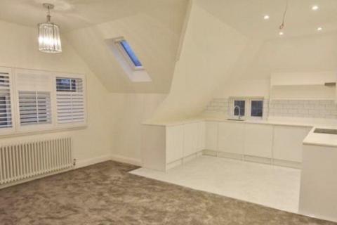 3 bedroom apartment to rent, The Avenue, Bushey