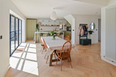 46 Manor Road, Whitstable, CT5 2JS