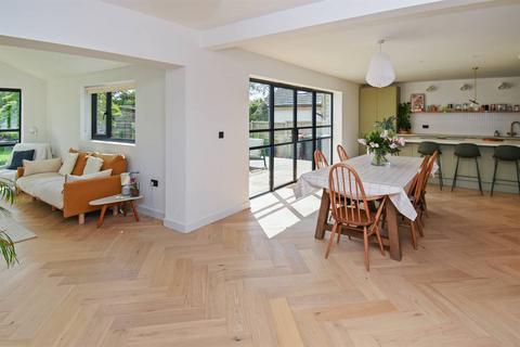 46 Manor Road, Whitstable, CT5 2JS