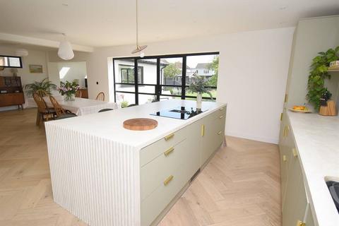 46 Manor Road, Whitstable, CT5 2JS
