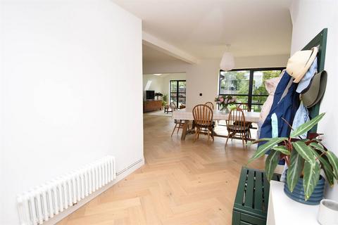 46 Manor Road, Whitstable, CT5 2JS