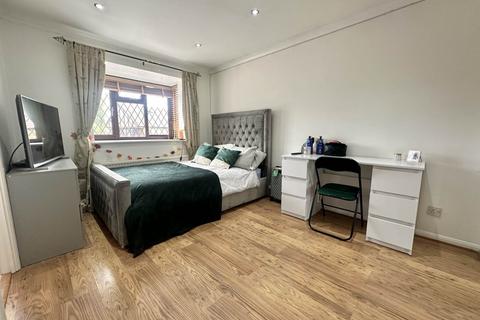 18 Linacres, Luton, LU4 9XP