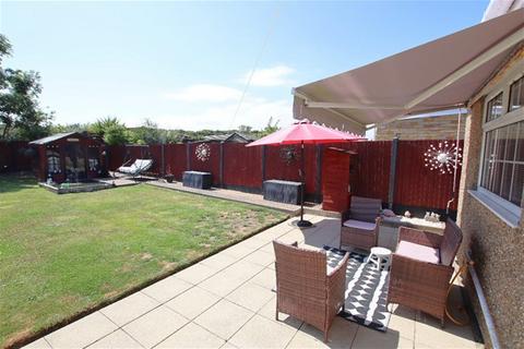 2 bedroom detached bungalow for sale, Gorse Lane, Great Clacton, Clacton on Sea