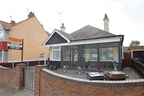 2 bedroom detached bungalow for sale, Cotswold Road, Clacton on Sea