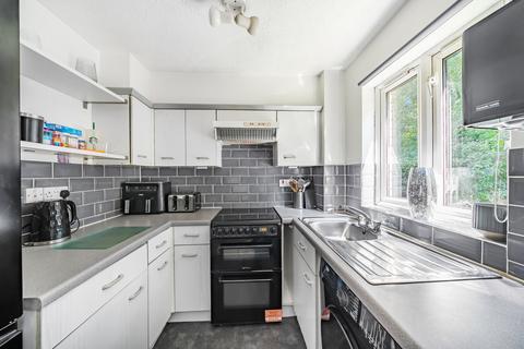 2 bedroom flat for sale, Dover Gardens, Carshalton