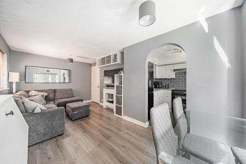 2 bedroom flat for sale, Dover Gardens, Carshalton