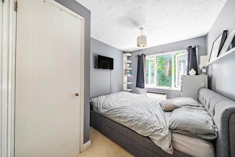 9 Dover Gardens, Carshalton, SM5 2LD