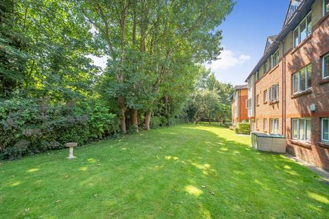 9 Dover Gardens, Carshalton, SM5 2LD