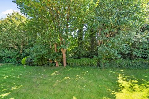 9 Dover Gardens, Carshalton, SM5 2LD