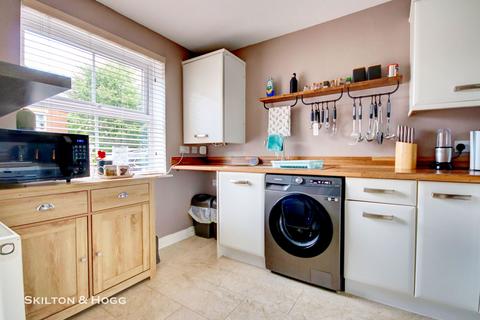 31 Althorp Close, Daventry, NN11 8BB
