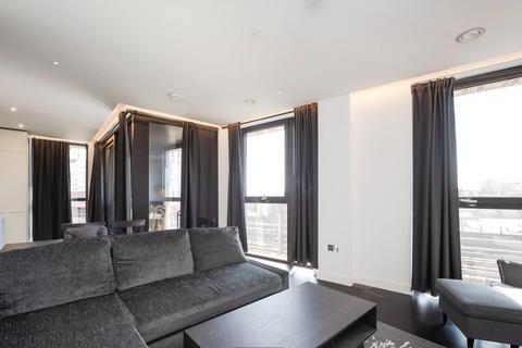 2 bedroom flat to rent, Ponton Road, London SW11