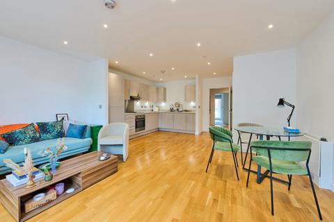 2 bedroom flat for sale, Waterford Court, 7 Turnberry Quay, London