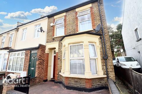 3 bedroom end of terrace house for sale, Saville Road, Romford