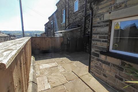 3 bedroom terraced house for sale, High Street, Thornton