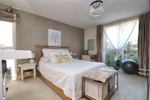 2 bedroom flat for sale, Sycamore Avenue, Woking GU22