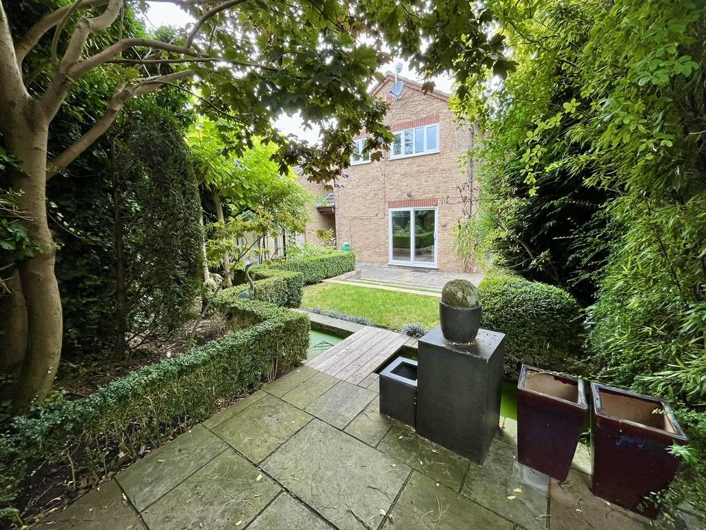 Rear Garden4