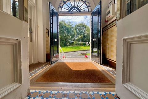 2 bedroom flat for sale, Eggbuckland Road, Mannamead, Plymouth. A simply gorgeous Ground floor flat, 2 double beds, stunning gardens. Over...