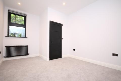 2 bedroom apartment to rent, WOLSEY ROAD, ESHER KT10