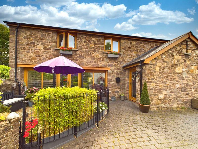 Llanwenarth, Abergavenny 2 bed semidetached house to rent £1,250 pcm (£288 pw)