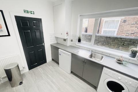 1 bedroom in a house share to rent, Wadham Street, Stoke-On-Trent, ST4 7HF